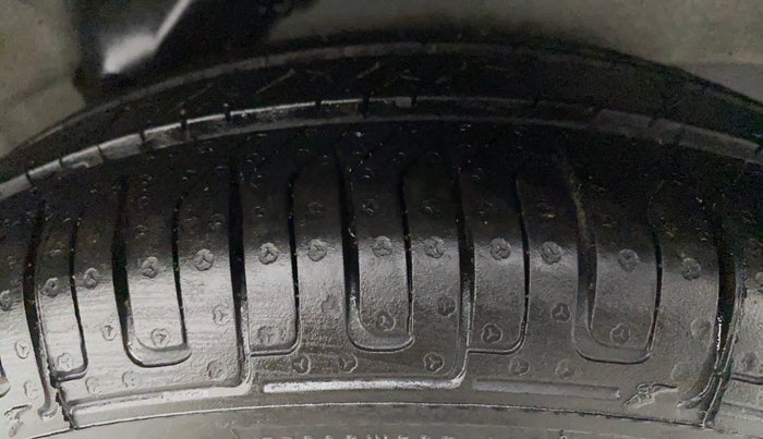 2015 Hyundai i10 MAGNA 1.1, Petrol, Manual, 49,740 km, Left Rear Tyre Tread