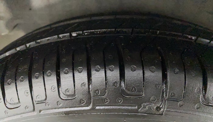 2015 Hyundai i10 MAGNA 1.1, Petrol, Manual, 49,740 km, Right Rear Tyre Tread