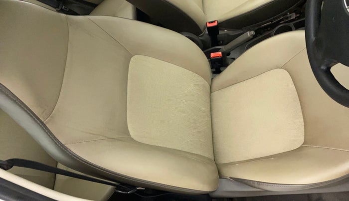 2015 Hyundai i10 MAGNA 1.1, Petrol, Manual, 49,740 km, Driver seat - Cover slightly torn