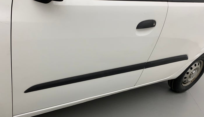 2015 Hyundai i10 MAGNA 1.1, Petrol, Manual, 49,740 km, Front passenger door - Minor scratches