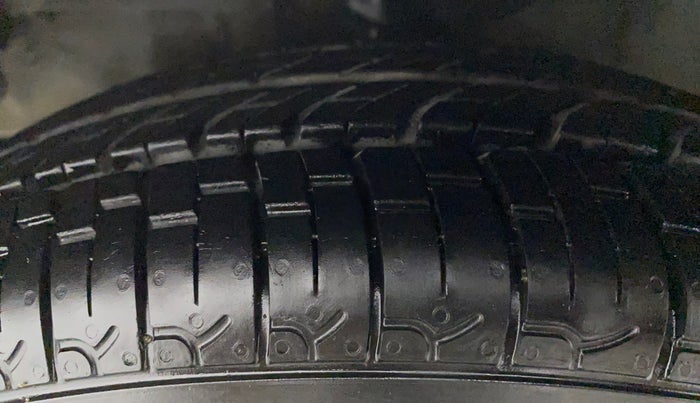 2015 Hyundai i10 MAGNA 1.1, Petrol, Manual, 49,740 km, Left Front Tyre Tread