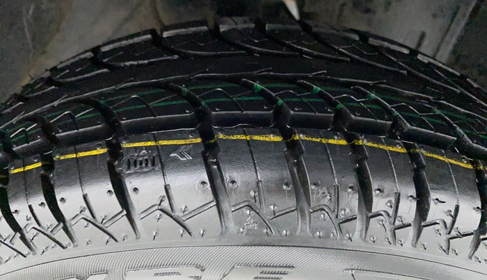 2016 Datsun Go Plus T, Petrol, Manual, 25,205 km, Right Front Tyre Tread