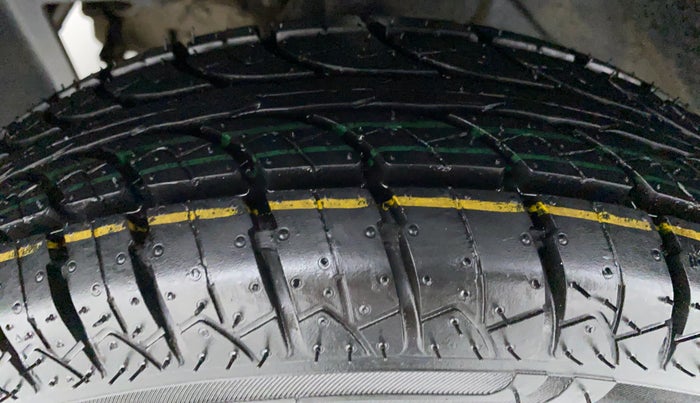 2016 Datsun Go Plus T, Petrol, Manual, 25,205 km, Left Front Tyre Tread