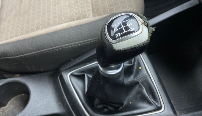 2016 Hyundai Elite i20 ASTA 1.2 (O), Petrol, Manual, 37,470 km, Gear lever - Knob has minor damage