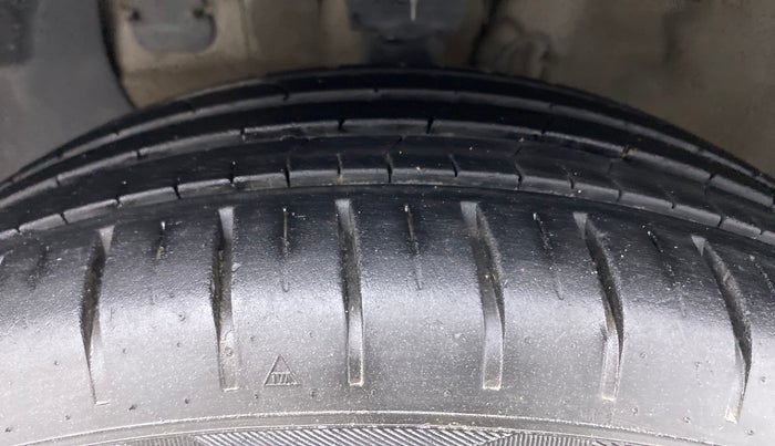2016 Hyundai Elite i20 ASTA 1.2 (O), Petrol, Manual, 37,470 km, Left Front Tyre Tread