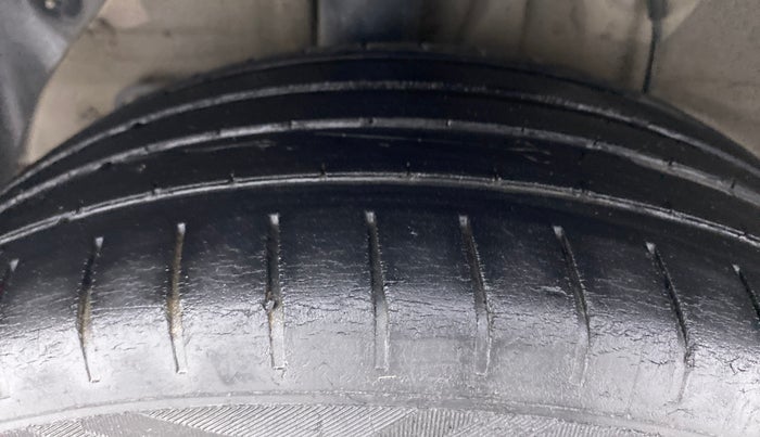 2016 Hyundai Elite i20 ASTA 1.2 (O), Petrol, Manual, 37,470 km, Right Rear Tyre Tread