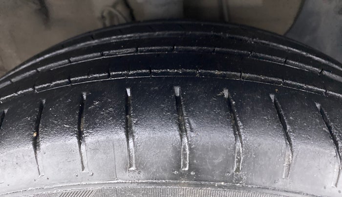 2016 Hyundai Elite i20 ASTA 1.2 (O), Petrol, Manual, 37,470 km, Right Front Tyre Tread
