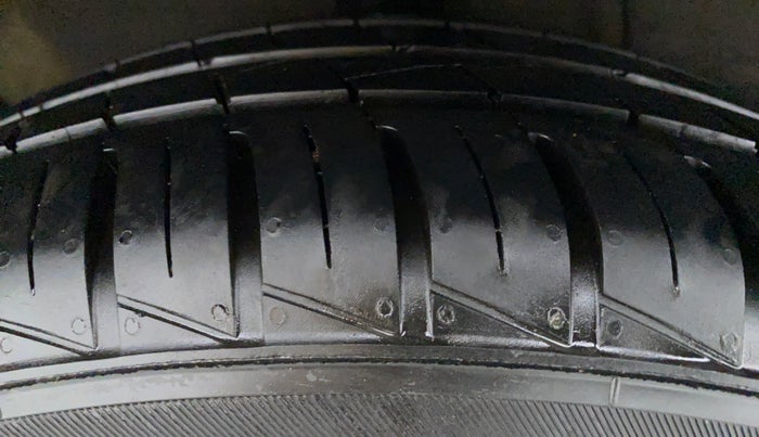 2021 Hyundai AURA S CNG, CNG, Manual, 4,663 km, Right Rear Tyre Tread