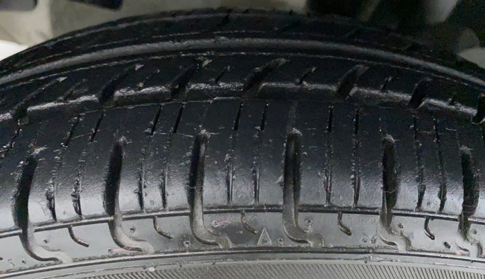 2018 Renault Kwid RXT, Petrol, Manual, 9,943 km, Left Rear Tyre Tread