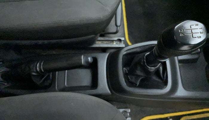 2018 Renault Kwid RXT, Petrol, Manual, 9,943 km, Gear Lever