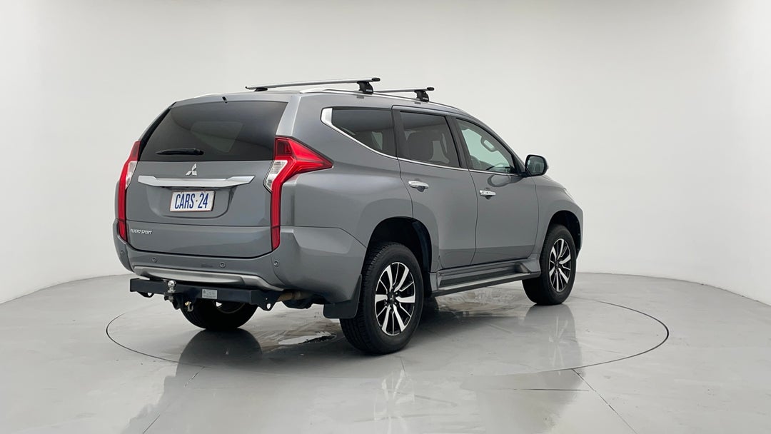 Right Back Diagonal (45- Degree) View