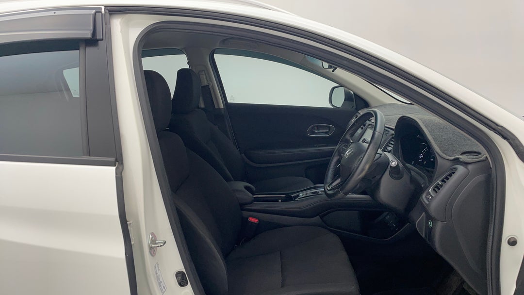 2016 Honda HR-V Vti-s, Automatic, 117537 km, Right Side Front Door Cabin View