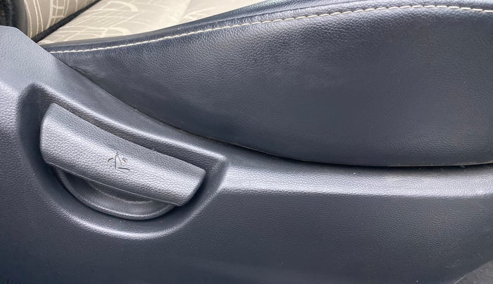 2017 Hyundai Grand i10 SPORTZ 1.2 KAPPA VTVT, Petrol, Manual, 23,431 km, Driver Side Adjustment Panel