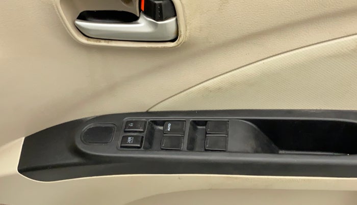 2019 Maruti Celerio VXI CNG, CNG, Manual, 93,018 km, Right front window switch / handle - Power window makes minor noise
