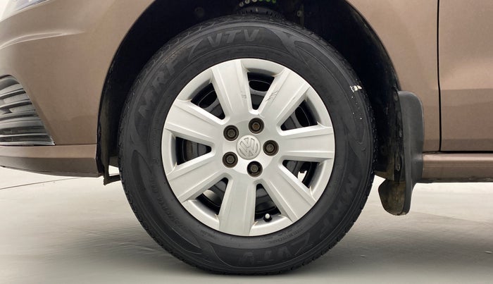 2016 Volkswagen Ameo TRENDLINE 1.2, Petrol, Manual, 22,881 km, Left Front Wheel