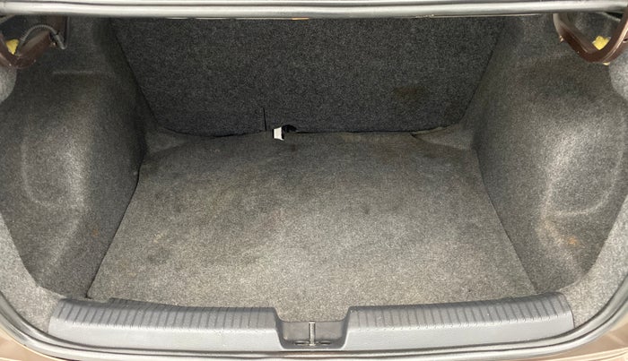2016 Volkswagen Ameo TRENDLINE 1.2, Petrol, Manual, 22,881 km, Boot Inside