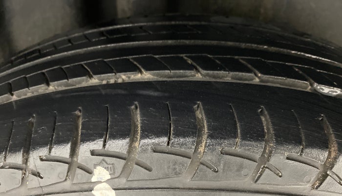 2016 Volkswagen Ameo TRENDLINE 1.2, Petrol, Manual, 22,881 km, Right Rear Tyre Tread