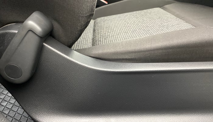 2016 Volkswagen Ameo TRENDLINE 1.2, Petrol, Manual, 22,881 km, Driver Side Adjustment Panel