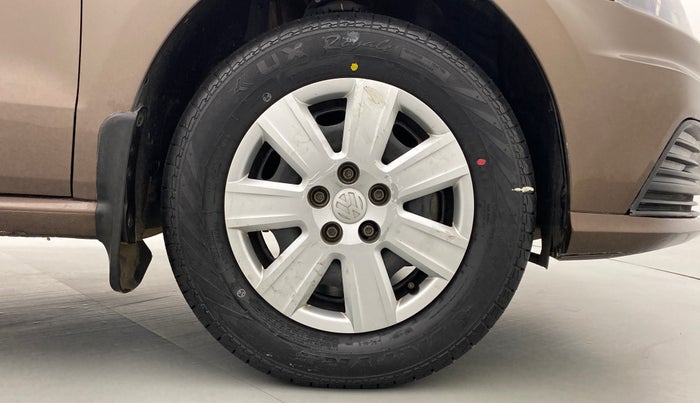 2016 Volkswagen Ameo TRENDLINE 1.2, Petrol, Manual, 22,881 km, Right Front Wheel