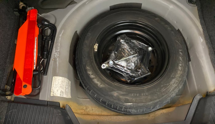 2016 Volkswagen Ameo TRENDLINE 1.2, Petrol, Manual, 22,881 km, Spare Tyre