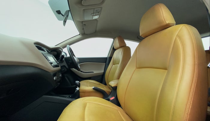 2017 Hyundai Elite i20 ASTA 1.2 (O), Petrol, Manual, 46,420 km, Right Side Front Door Cabin