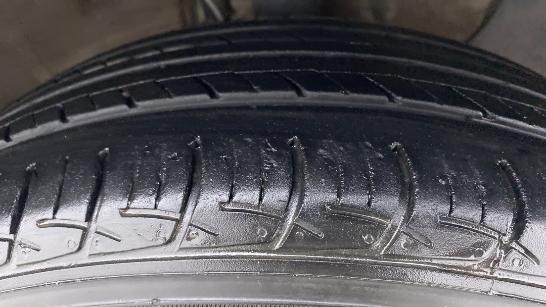 Right Front Tyre Tread