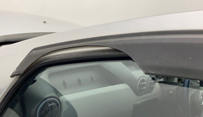 2014 Renault Duster 85 PS RXE DIESEL, Diesel, Manual, 1,10,069 km, Front passenger door - Door visor damaged