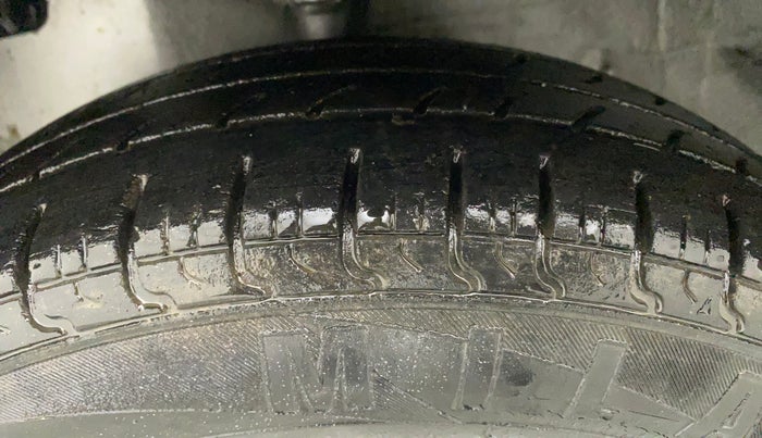2015 Hyundai Eon ERA +, Petrol, Manual, 17,774 km, Left Front Tyre Tread