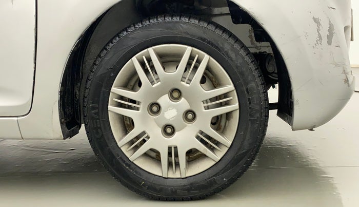 2015 Hyundai Eon ERA +, Petrol, Manual, 17,774 km, Right Front Wheel