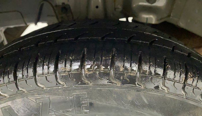 2015 Hyundai Eon ERA +, Petrol, Manual, 17,774 km, Right Rear Tyre Tread