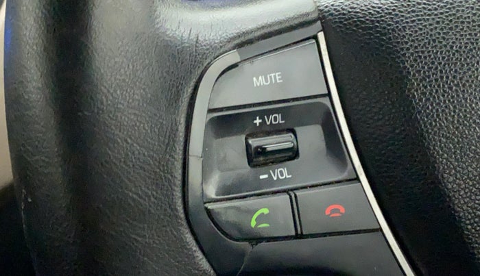 2015 Hyundai Elite i20 MAGNA 1.2, Petrol, Manual, 60,958 km, Steering wheel - Phone control has minor damage
