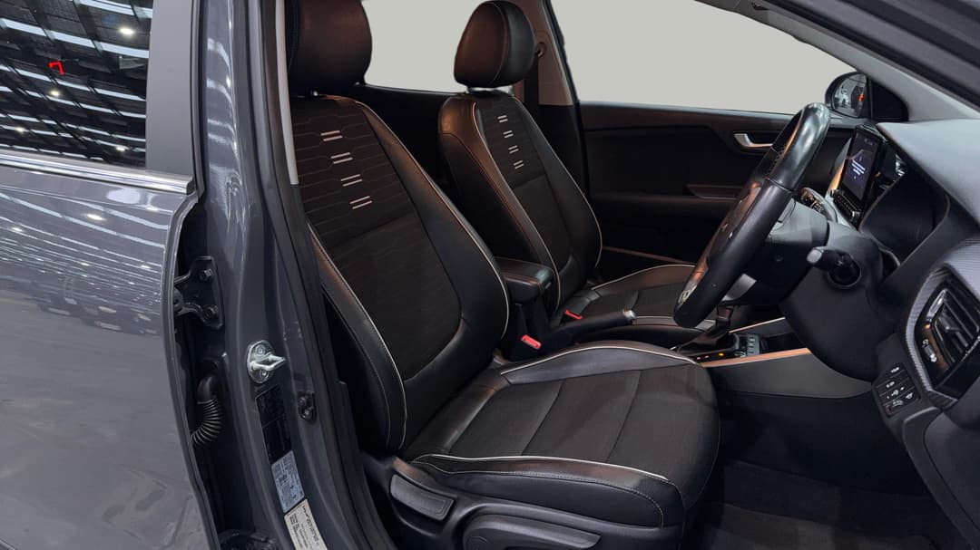 2023 Kia Stonic Gt-line, Automatic, 72858 km, Right Side Front Door Cabin View