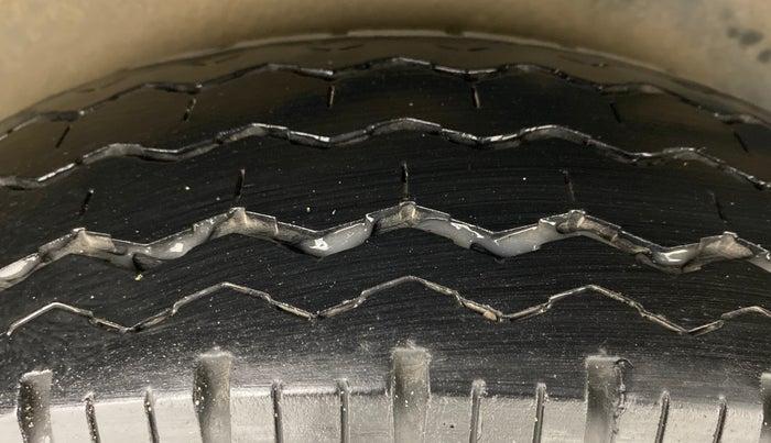 2017 Maruti OMNI E STD, Petrol, Manual, 33,800 km, Left Rear Tyre Tread