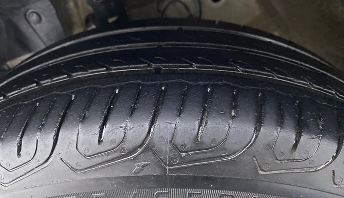 2015 Honda Jazz 1.2 SV MT, Petrol, Manual, 74,079 km, Left Front Tyre Tread