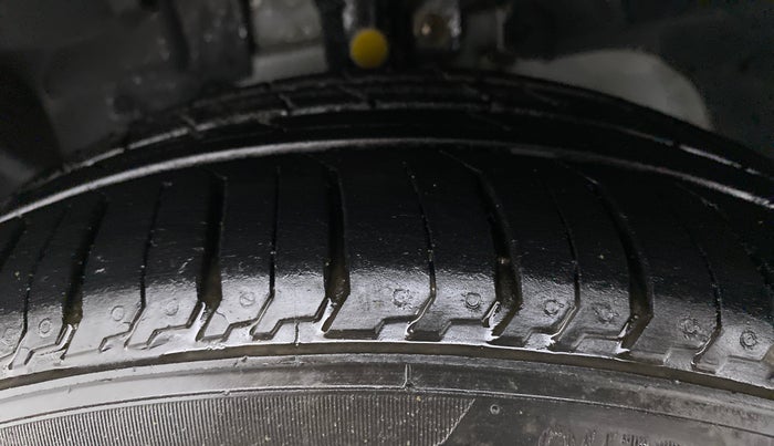 2018 Ford FREESTYLE TITANIUM 1.2 PETROL, Petrol, Manual, 28,708 km, Left Front Tyre Tread