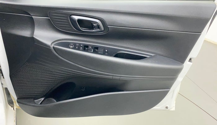 2022 Hyundai NEW I20 SPORTZ 1.2 MT, Petrol, Manual, 13,125 km, Driver Side Door Panels Control