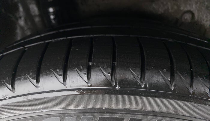 2017 Honda WR-V 1.2 i-VTEC S MT, CNG, Manual, 47,940 km, Right Rear Tyre Tread