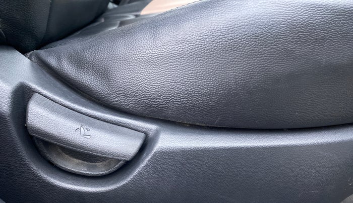 2018 Hyundai Grand i10 SPORTZ 1.2 KAPPA VTVT, Petrol, Manual, 29,497 km, Driver Side Adjustment Panel