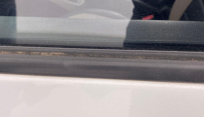 2018 Hyundai Grand i10 SPORTZ 1.2 KAPPA VTVT, Petrol, Manual, 29,497 km, Front passenger door - Weather strip has minor damage