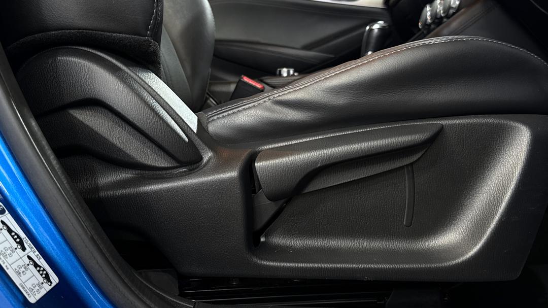 2019 Mazda CX-3 S Touring (AWD), Automatic, 96504 km, Drivers Side Adjustment Panel