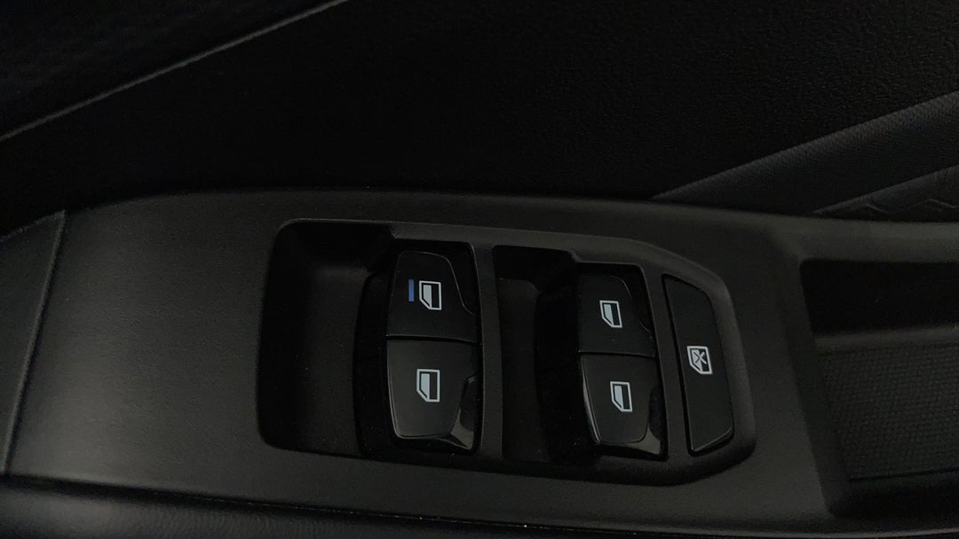 2023 MG Mg5 Essence, Automatic, 45271 km, Drivers Side Door Panel Controls