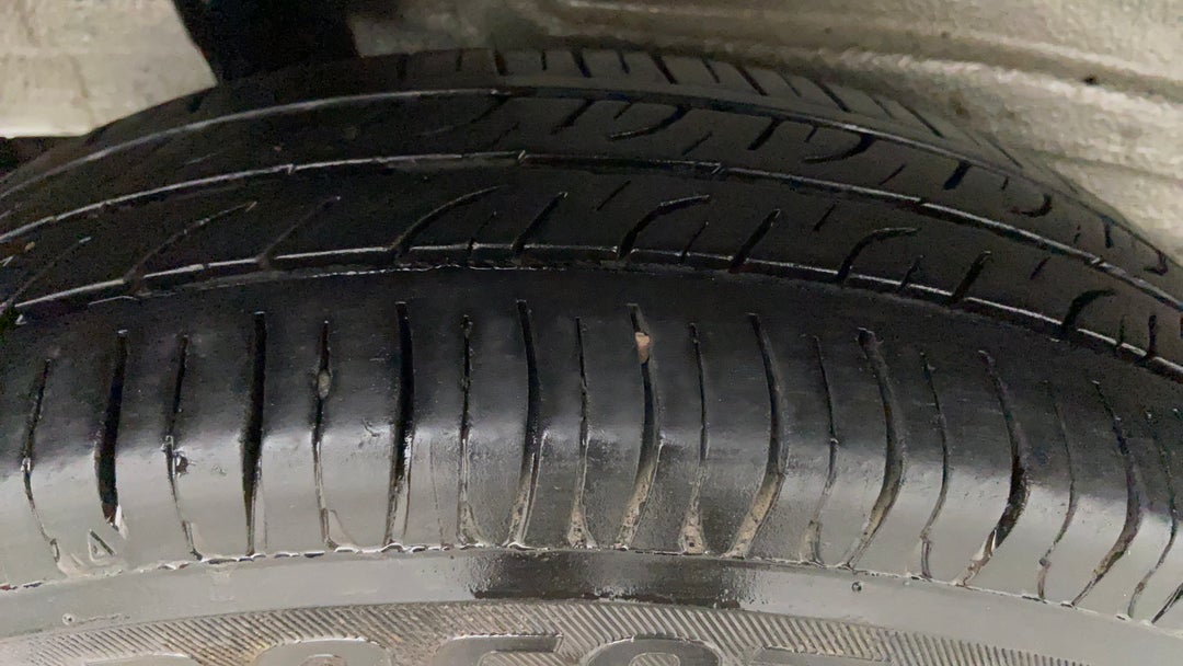 Right Front Tyre Tread
