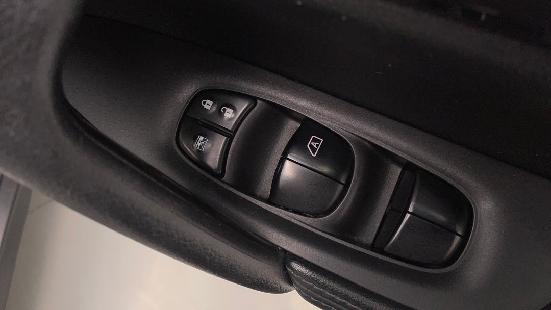 2018 Nissan X-trail St (2wd), Automatic, 119490 km, Drivers Side Door Panel Controls