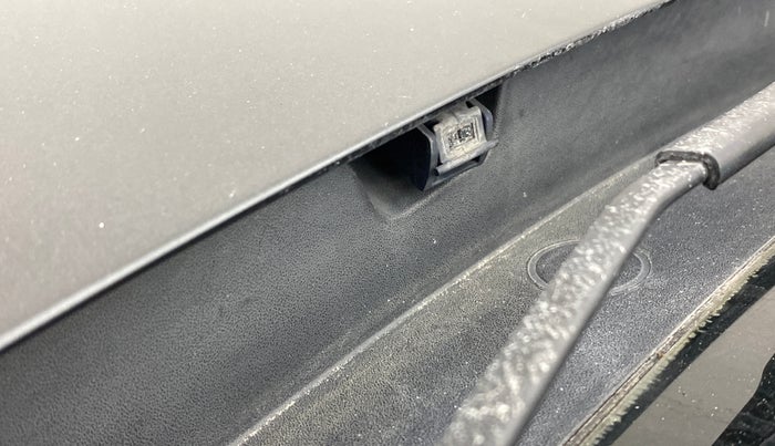 2019 Volkswagen Polo TRENDLINE 1.0L, Petrol, Manual, 73,907 km, Front windshield - Nozzle alignment