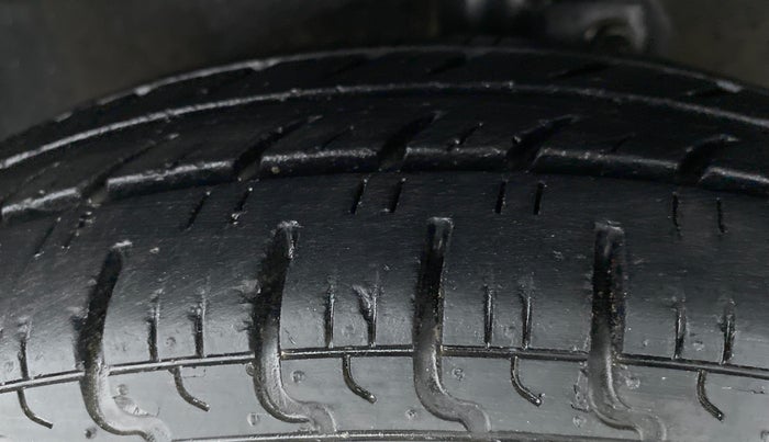 2011 Maruti A Star VXI, Petrol, Manual, 37,014 km, Left Front Tyre Tread
