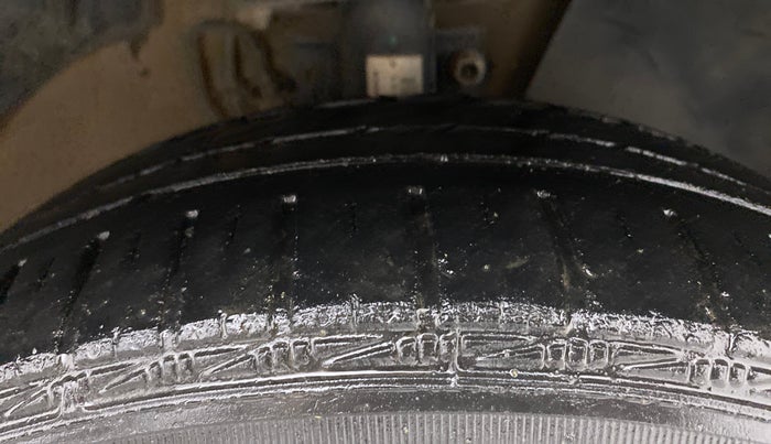 2014 Volkswagen Polo HIGHLINE DIESEL, Diesel, Manual, 86,993 km, Right Front Tyre Tread