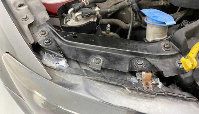 2014 Volkswagen Polo HIGHLINE DIESEL, Diesel, Manual, 86,993 km, Right headlight - Clamp has minor damage