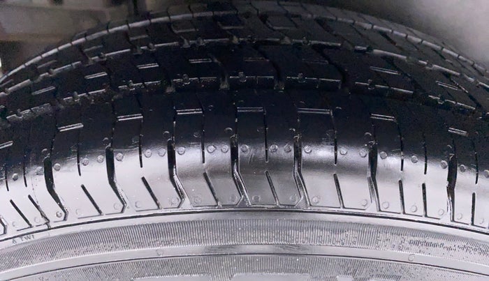 2014 Maruti Swift VDI, Diesel, Manual, 59,903 km, Right Rear Tyre Tread