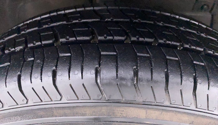 2014 Maruti Swift VDI, Diesel, Manual, 59,903 km, Right Front Tyre Tread