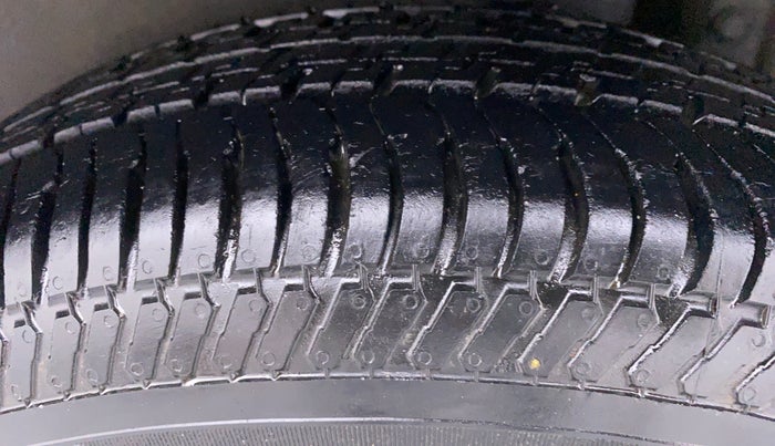 2014 Maruti Swift VDI, Diesel, Manual, 59,903 km, Left Rear Tyre Tread